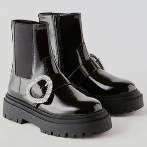 Zara Chunky Lug Sole Rhinestone Heart Buckle Chelsea Boots SZ 6